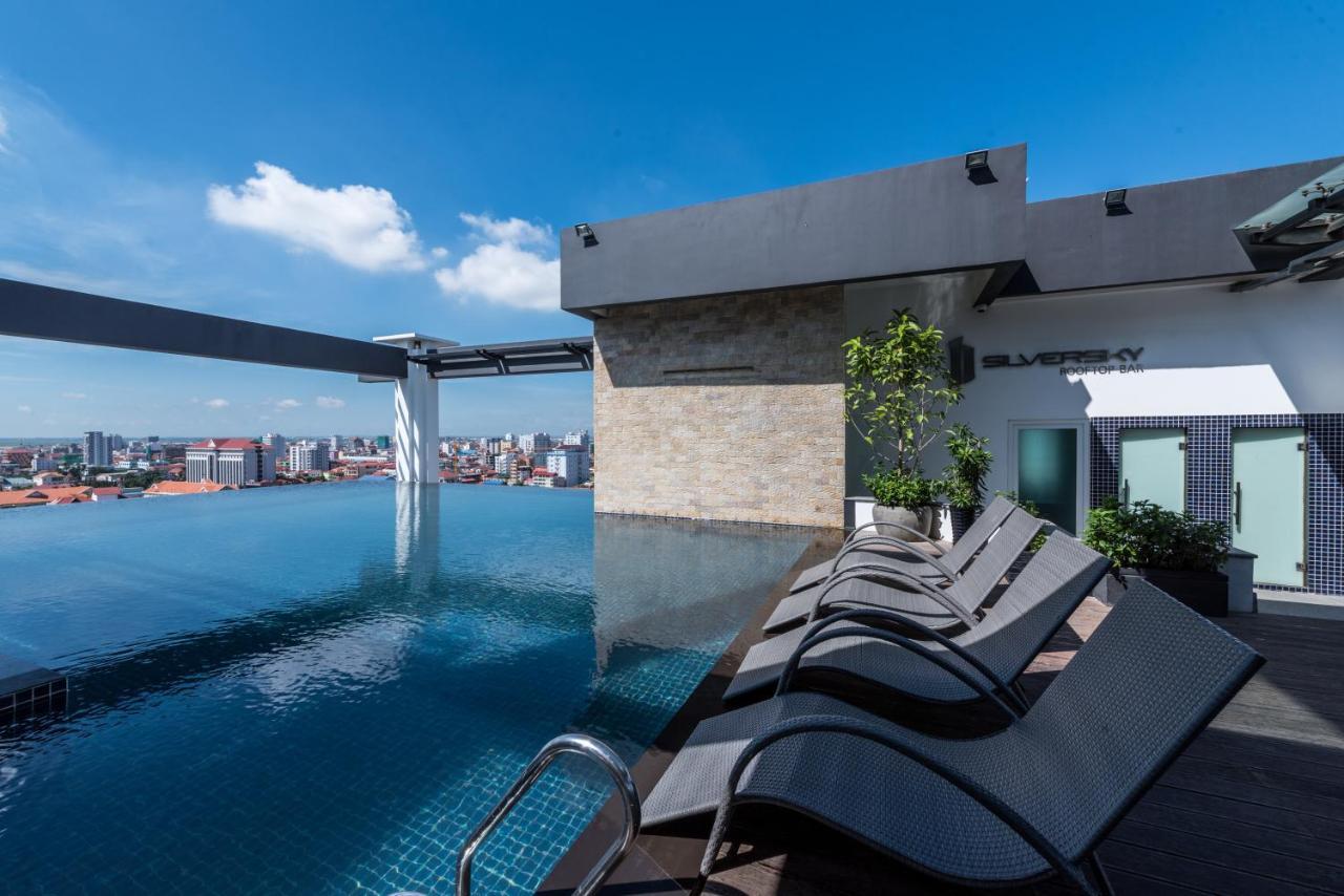 Naki Suites @ Silvertown Phnom Penh Exteriör bild