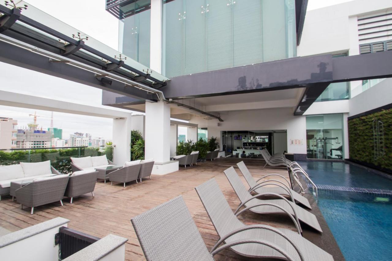 Naki Suites @ Silvertown Phnom Penh Exteriör bild