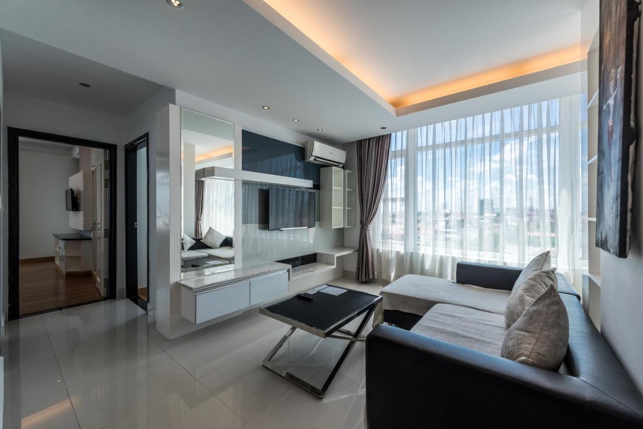 Naki Suites @ Silvertown Phnom Penh Exteriör bild