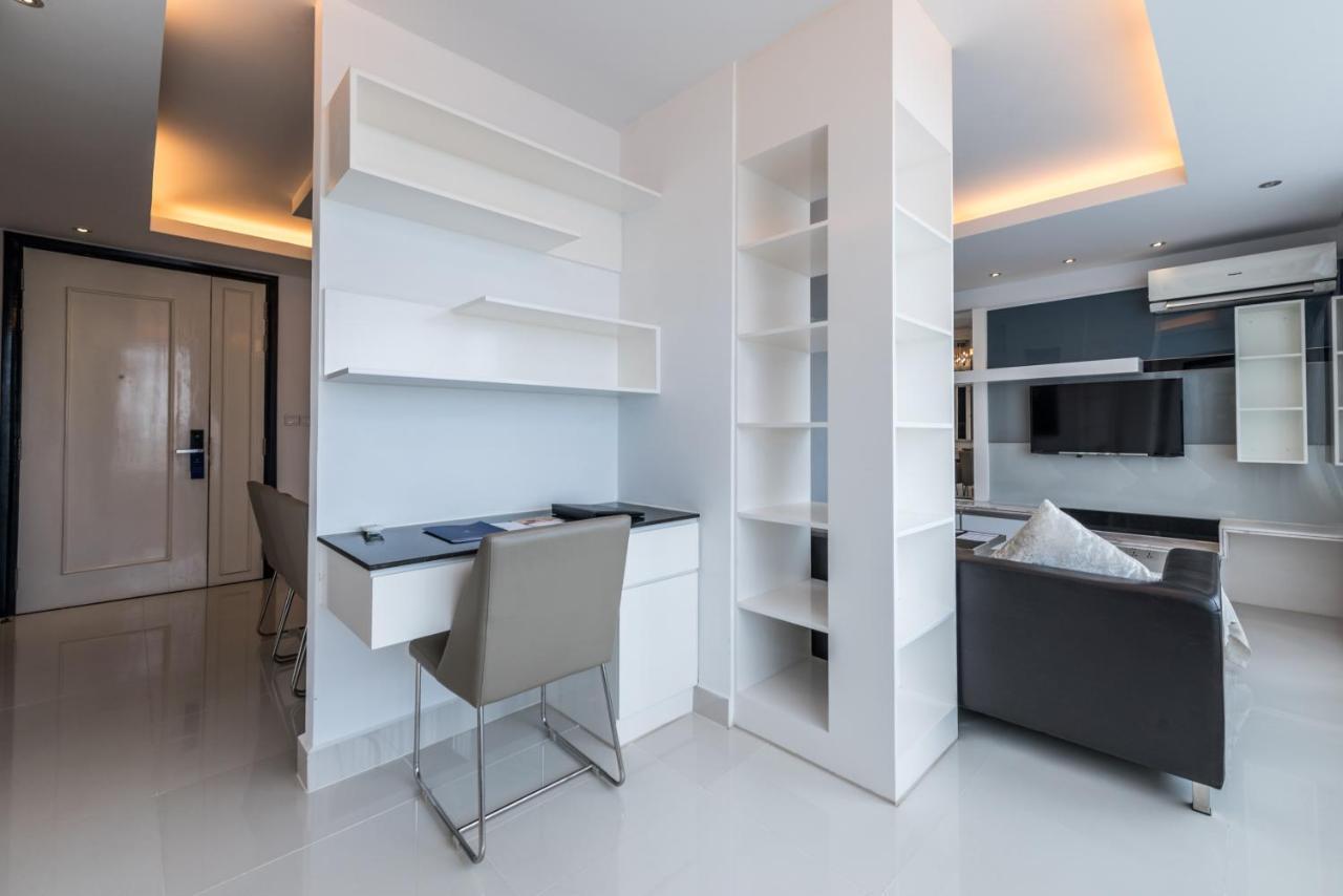 Naki Suites @ Silvertown Phnom Penh Exteriör bild