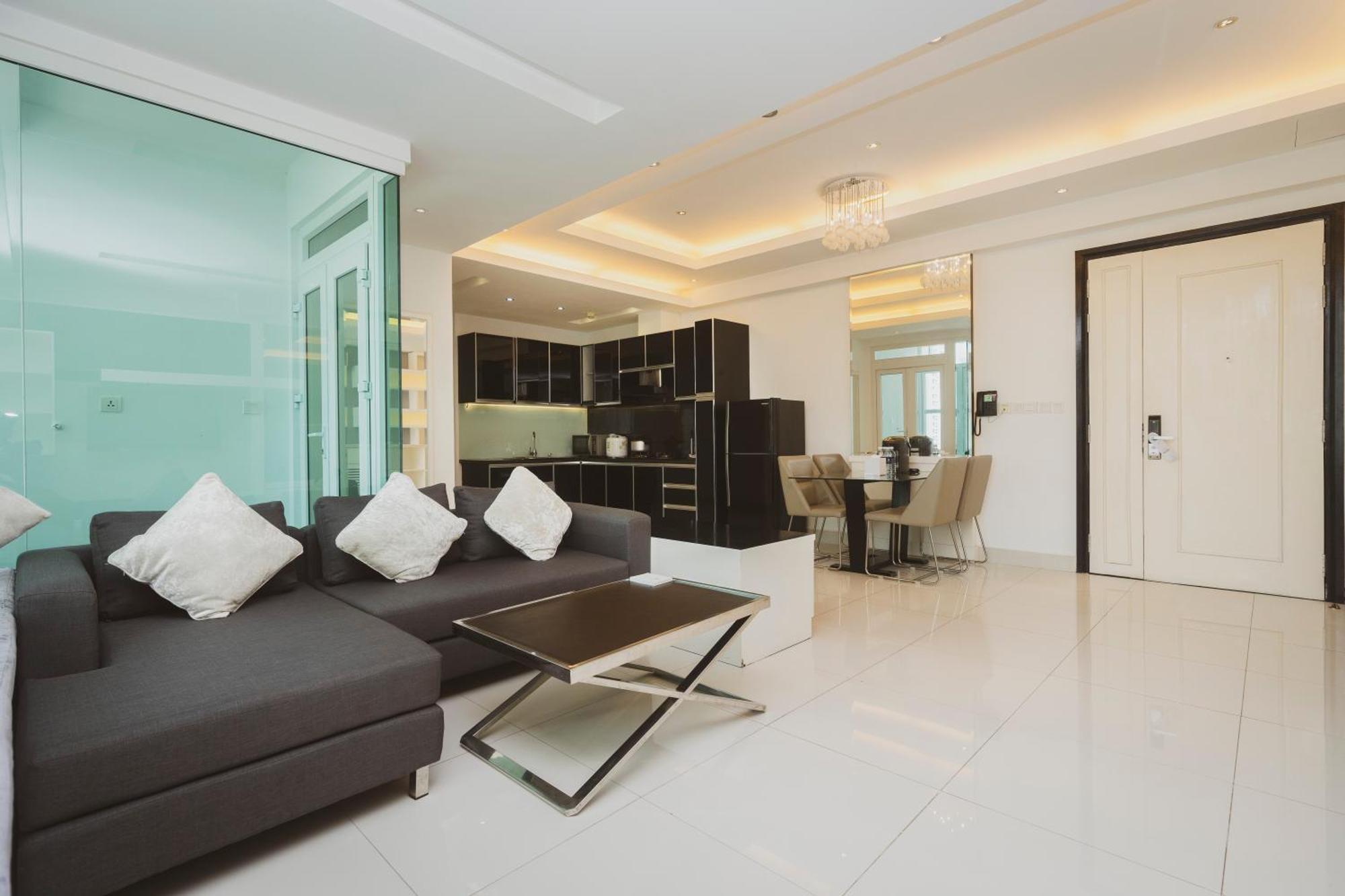 Naki Suites @ Silvertown Phnom Penh Exteriör bild