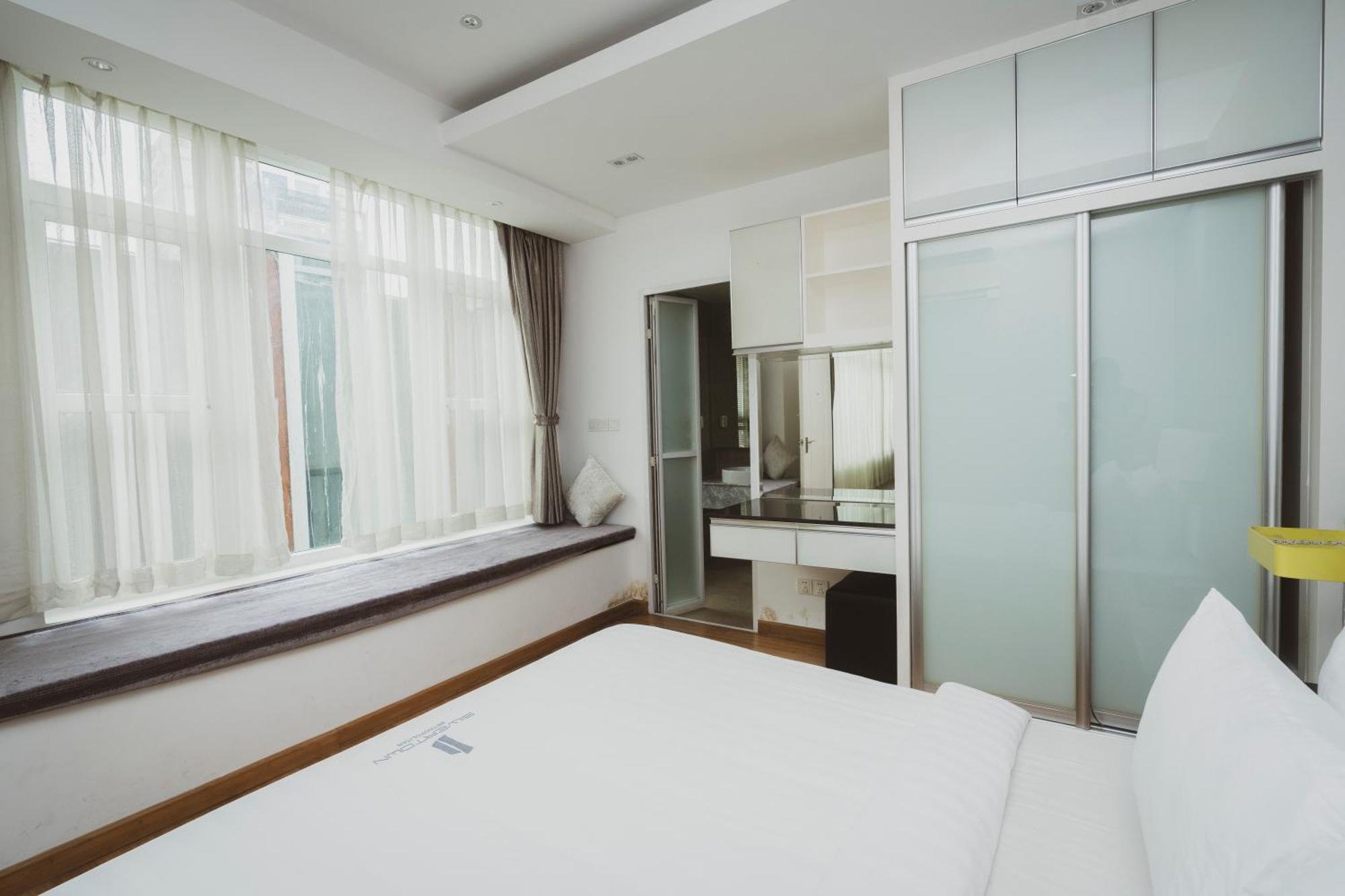 Naki Suites @ Silvertown Phnom Penh Exteriör bild