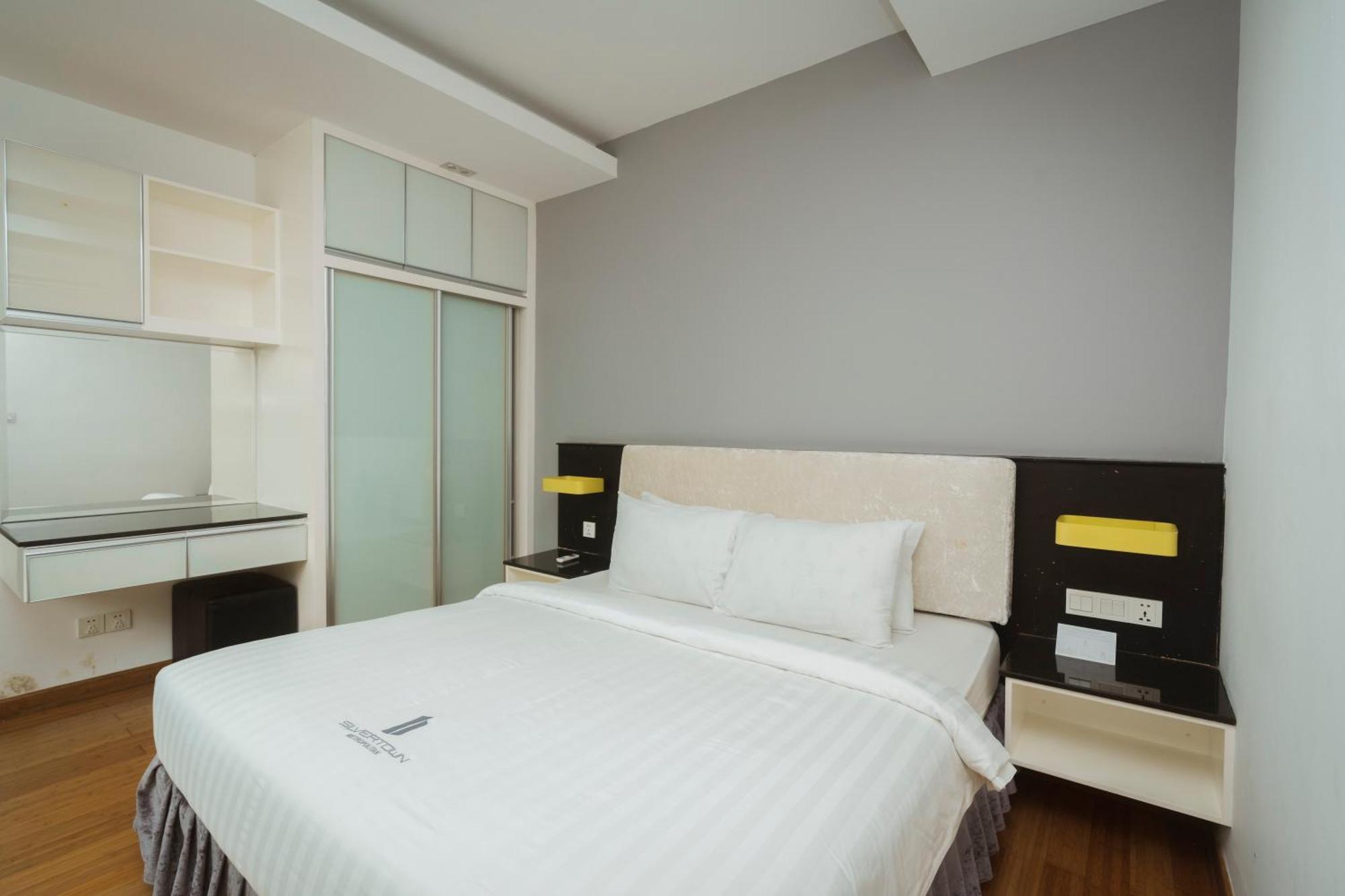 Naki Suites @ Silvertown Phnom Penh Exteriör bild