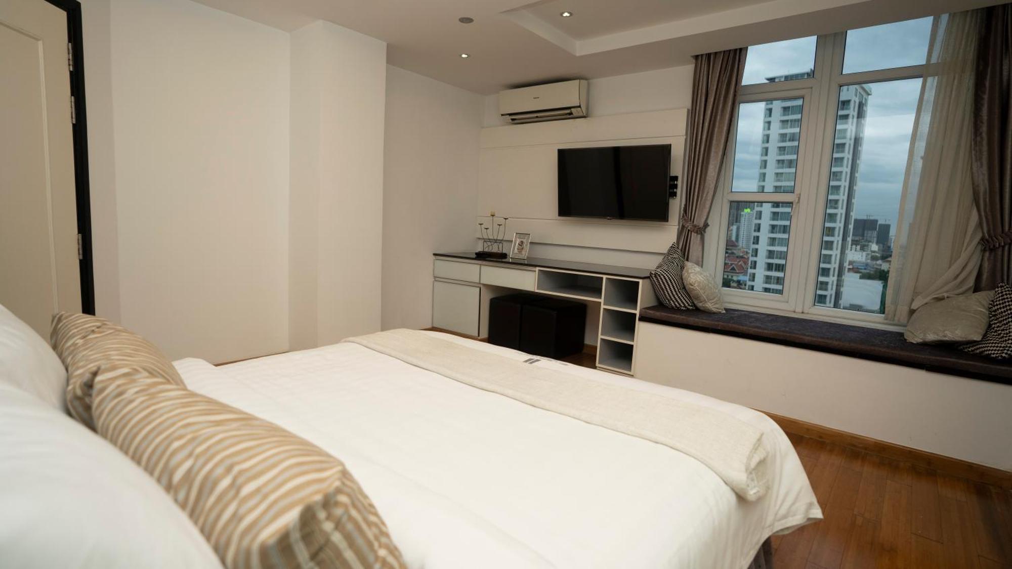Naki Suites @ Silvertown Phnom Penh Exteriör bild