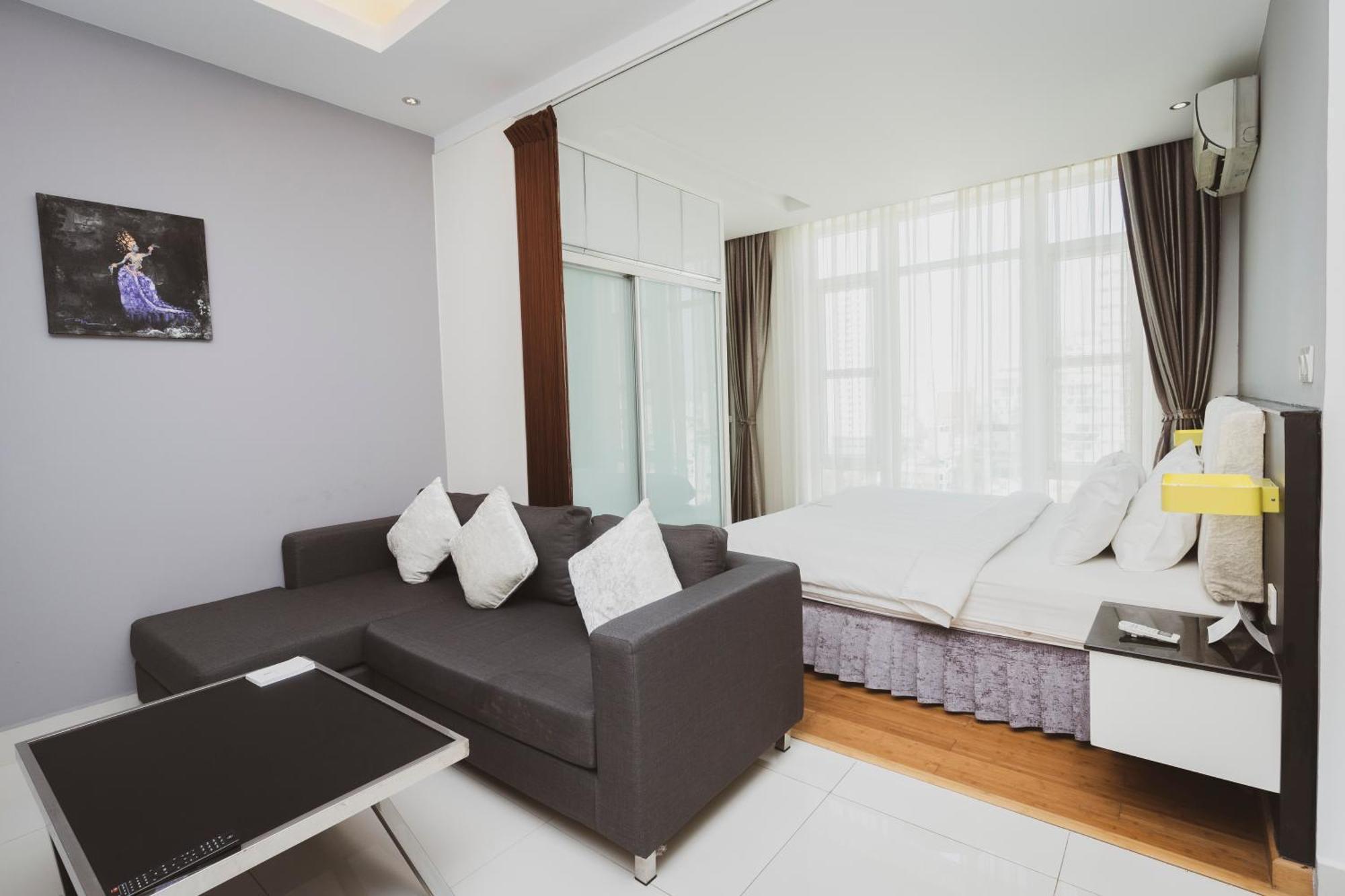 Naki Suites @ Silvertown Phnom Penh Exteriör bild
