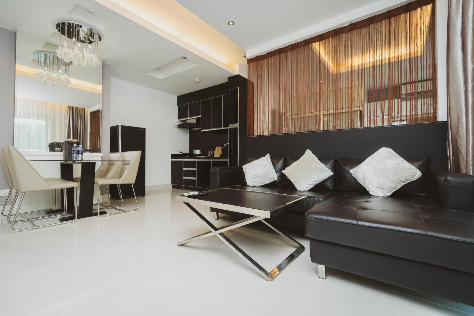 Naki Suites @ Silvertown Phnom Penh Exteriör bild