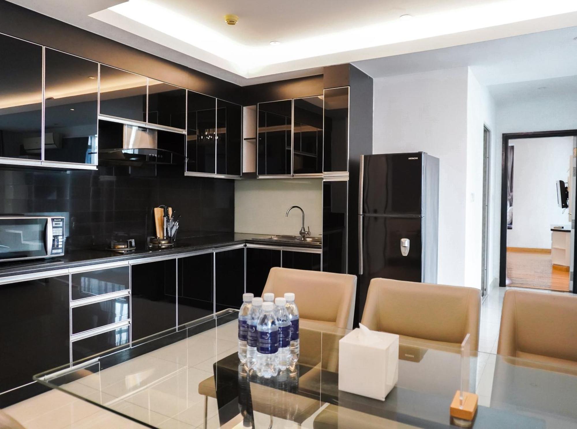 Naki Suites @ Silvertown Phnom Penh Exteriör bild