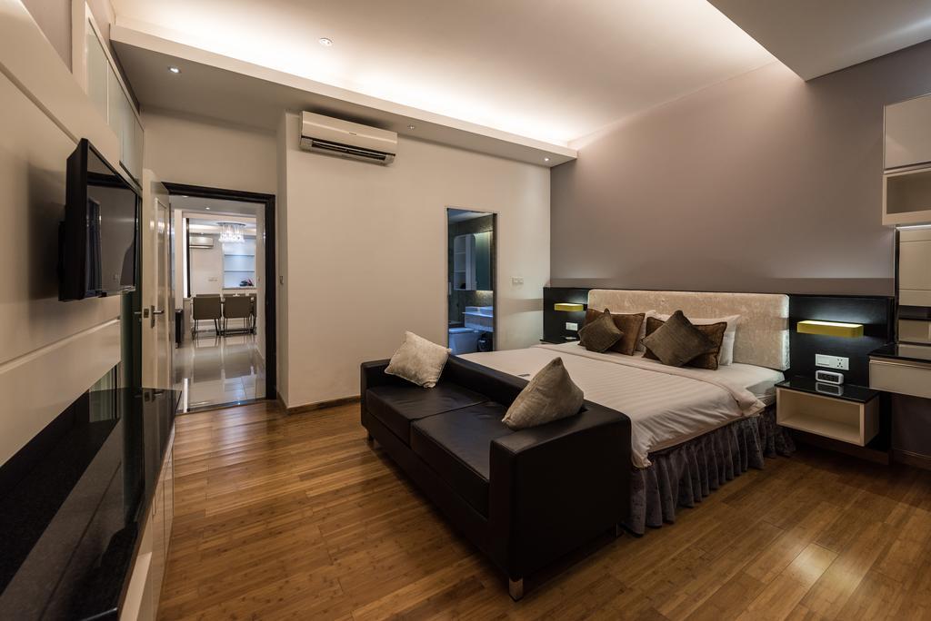 Naki Suites @ Silvertown Phnom Penh Exteriör bild